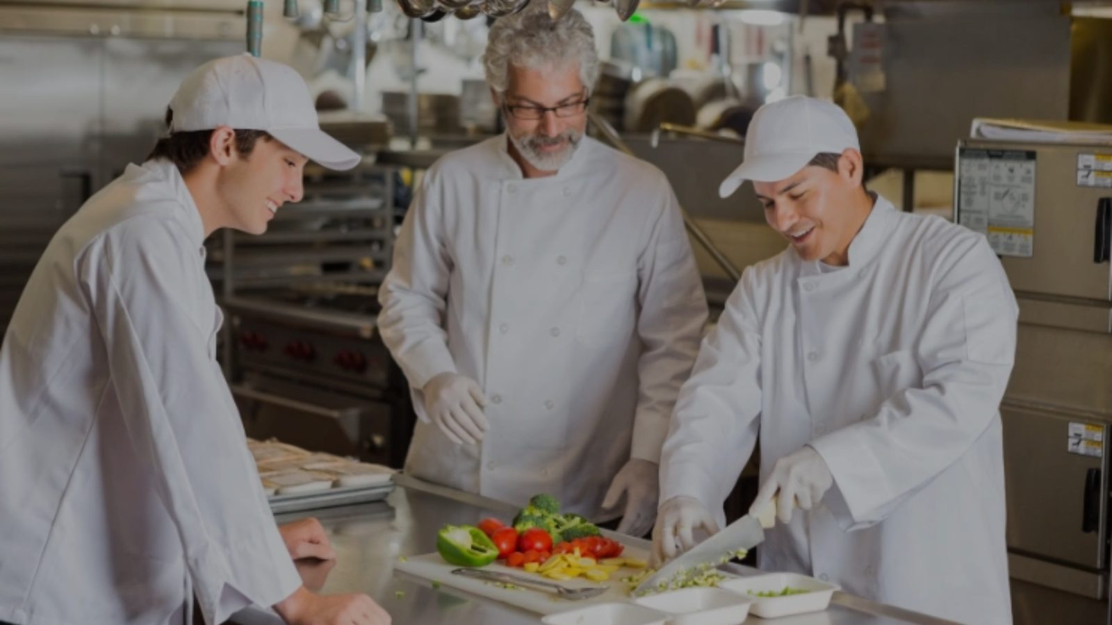 Ergonomia Emocional: Como a Postura Corporal Reflete o Estado Psicológico no Food Service