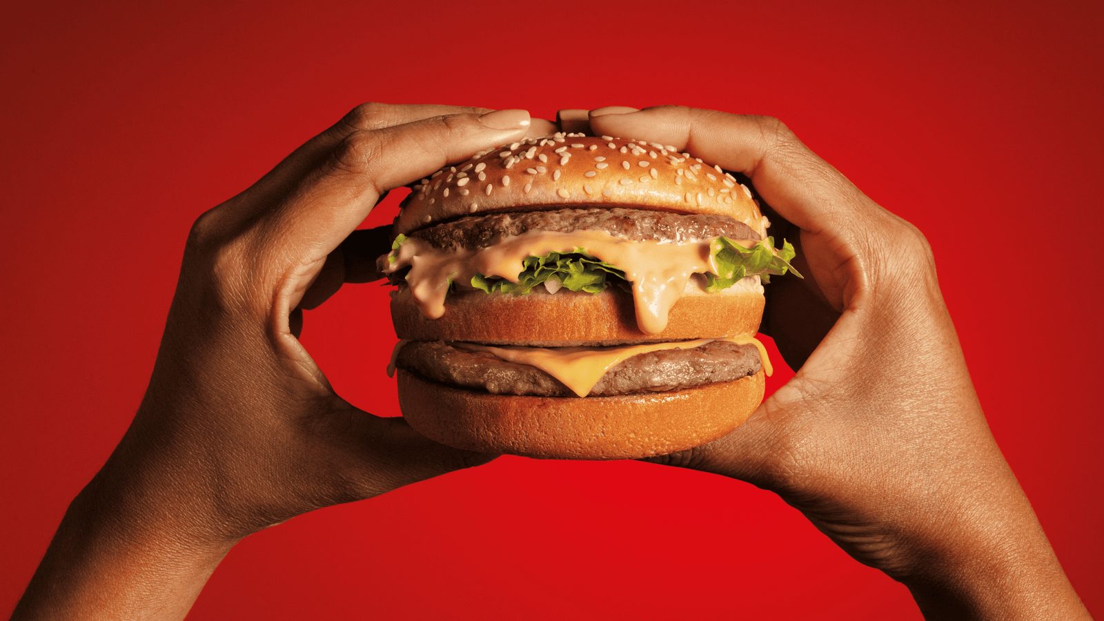 Bob’s celebra 50 anos do Big Bob e reforça legado de um dos sanduíches mais icônicos do país com 2 lançamentos inspirados no clássico cinquentão