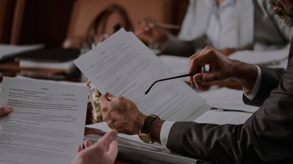 Contrato de Trabalho: O Documento que Pode Salvar o Seu Restaurante de uma Ação Trabalhista
