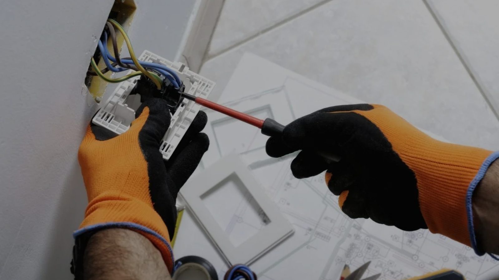 Segurança Elétrica em Cozinhas e Áreas de Atendimento: Evitando Acidentes no Food Service