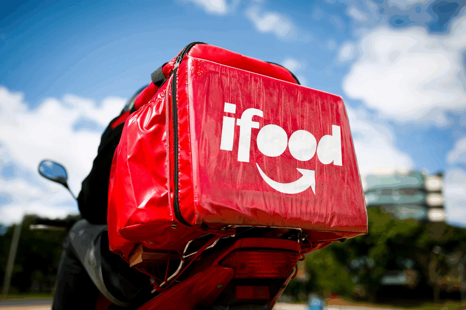 iFood anuncia reajuste nas taxas de entrega acima da inflação e amplia benefícios para entregadores