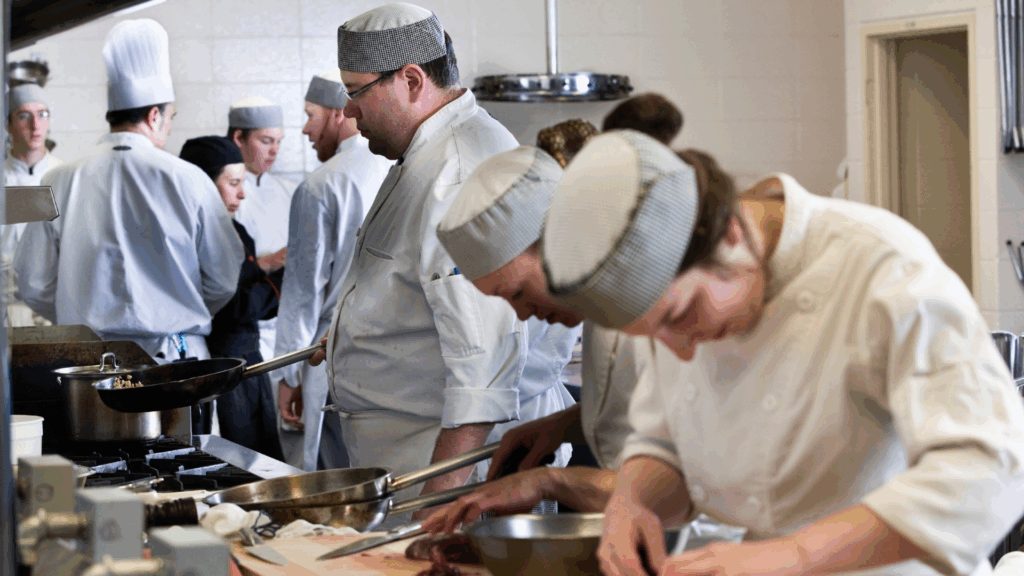 13º Salário no Food Service: Prazos, Riscos e Boas Práticas para Bares e Restaurantes