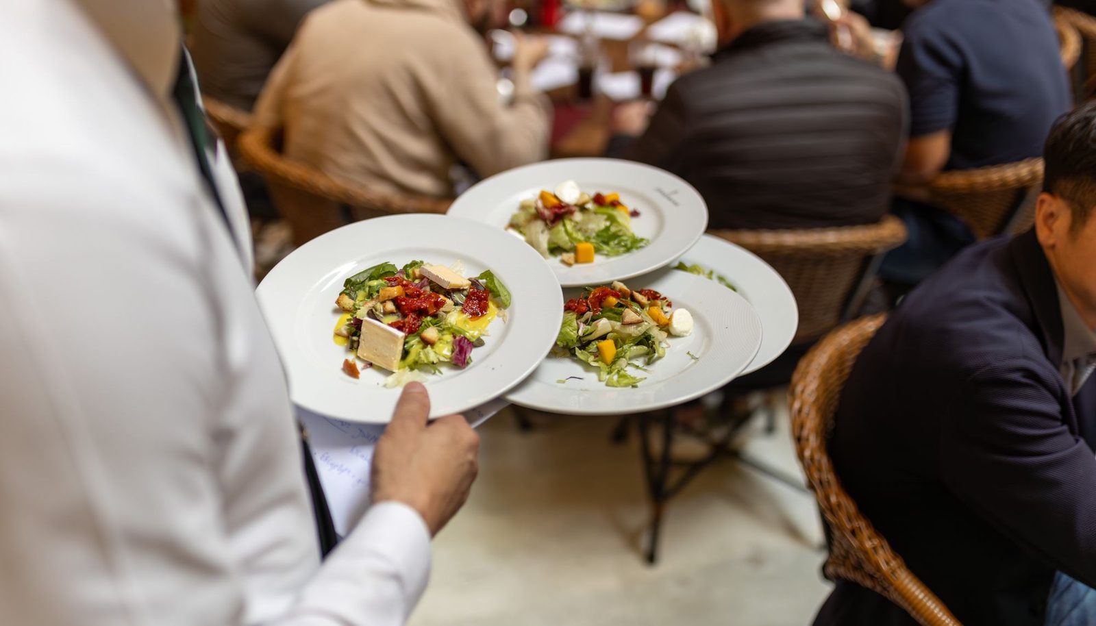 Fim da escala 6x1 em bares e restaurantes